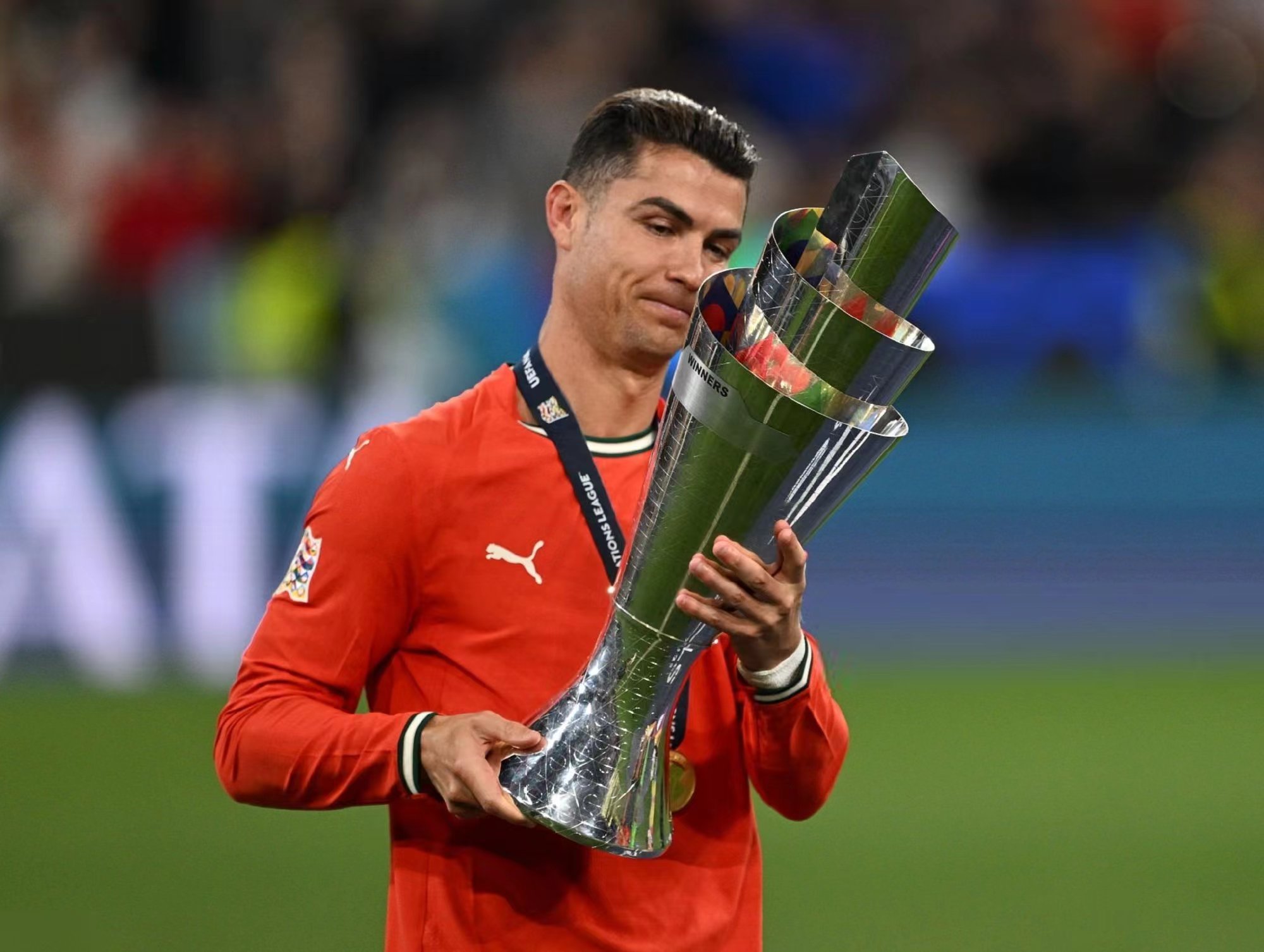 Van jonge jongen tot 40-jarige voetbalveteraan: Ronaldo's carrière bij het nationale team Van jonge jongen tot 40-jarige voetbalveteraan: Ronaldo's carrière bij het nationale team